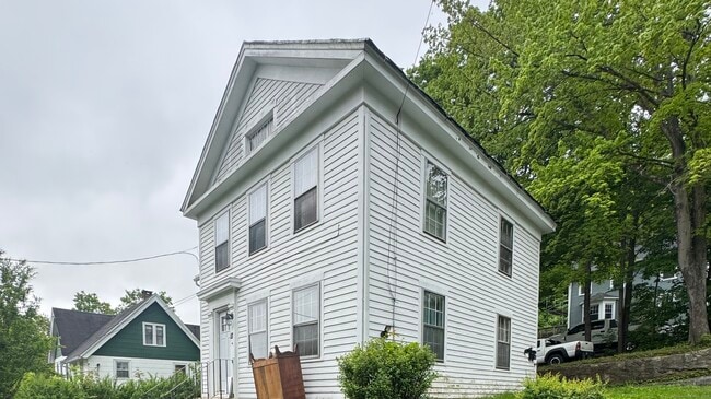 Primary Photo - 111 Rockwell St