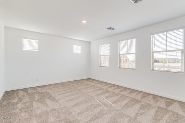 Building Photo - 1070 E Marlin Dr