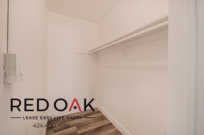 Building Photo - 4037 McLaughlin Ave