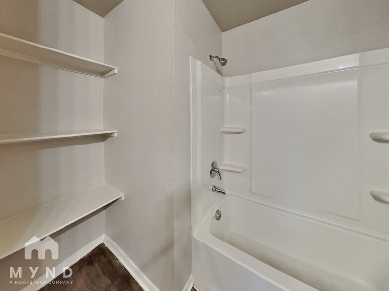 Building Photo - 7008 Pearl Vly Cv