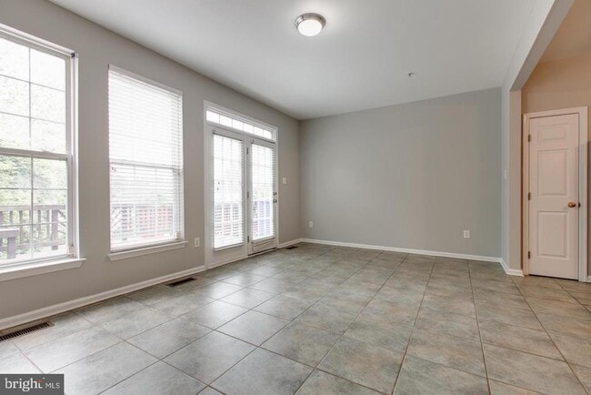 Building Photo - 8832 Papillon Dr