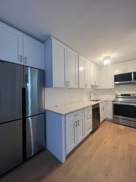 Building Photo - 1550 N Lake Shore Dr