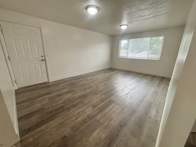 Building Photo - 655 S 1000 W