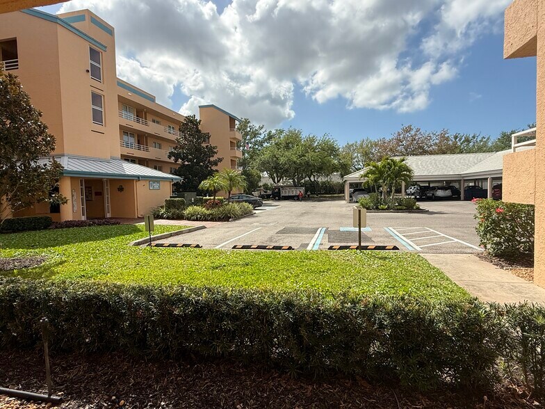 Building Photo - 4530 Pinebrook Cir