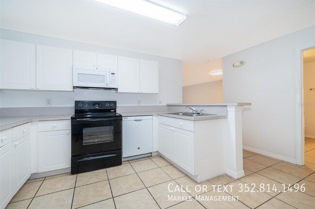 Building Photo - 8831 Grand Palms Cir