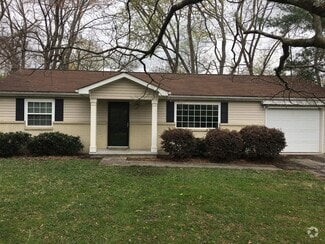 Building Photo - Charming 3BR/ 2BA Home in a Prime Location...