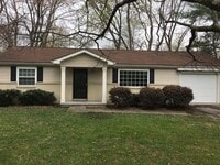 Building Photo - Charming 3BR/ 2BA Home in a Prime Location...