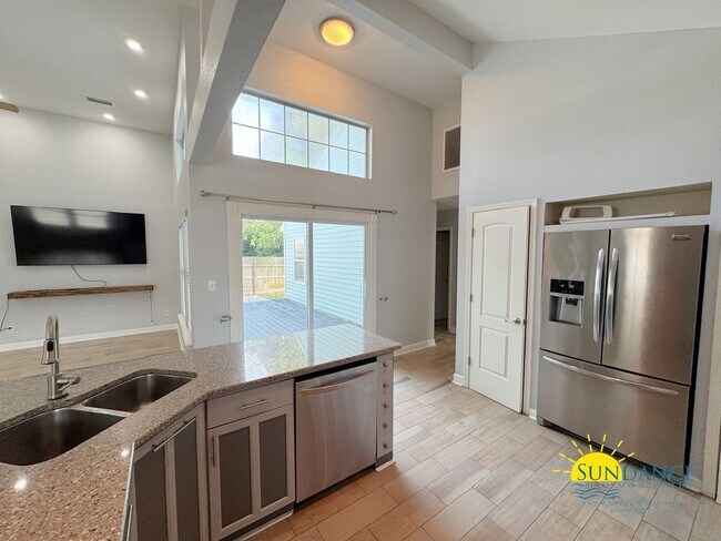 Building Photo - 3-Bedroom Home in Destin with Solar Power ...