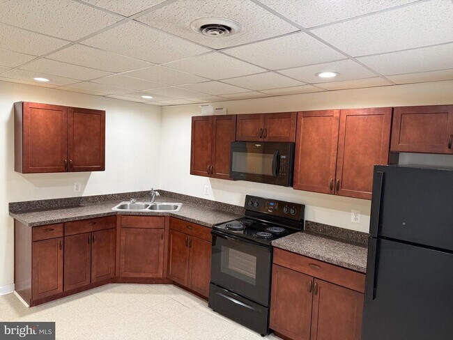 Building Photo - 5375 Mulberry St