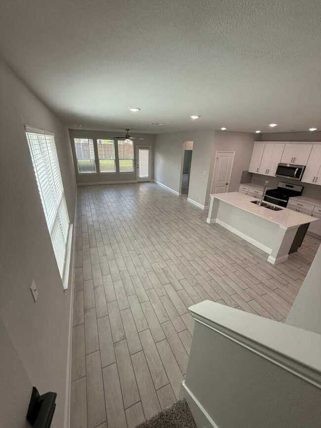 Building Photo - 517 Lana Dr