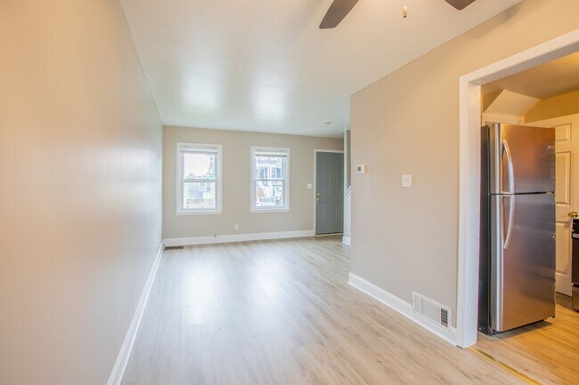 Building Photo - Charming 2 BR/1 Townhome in Brooklyn Park!