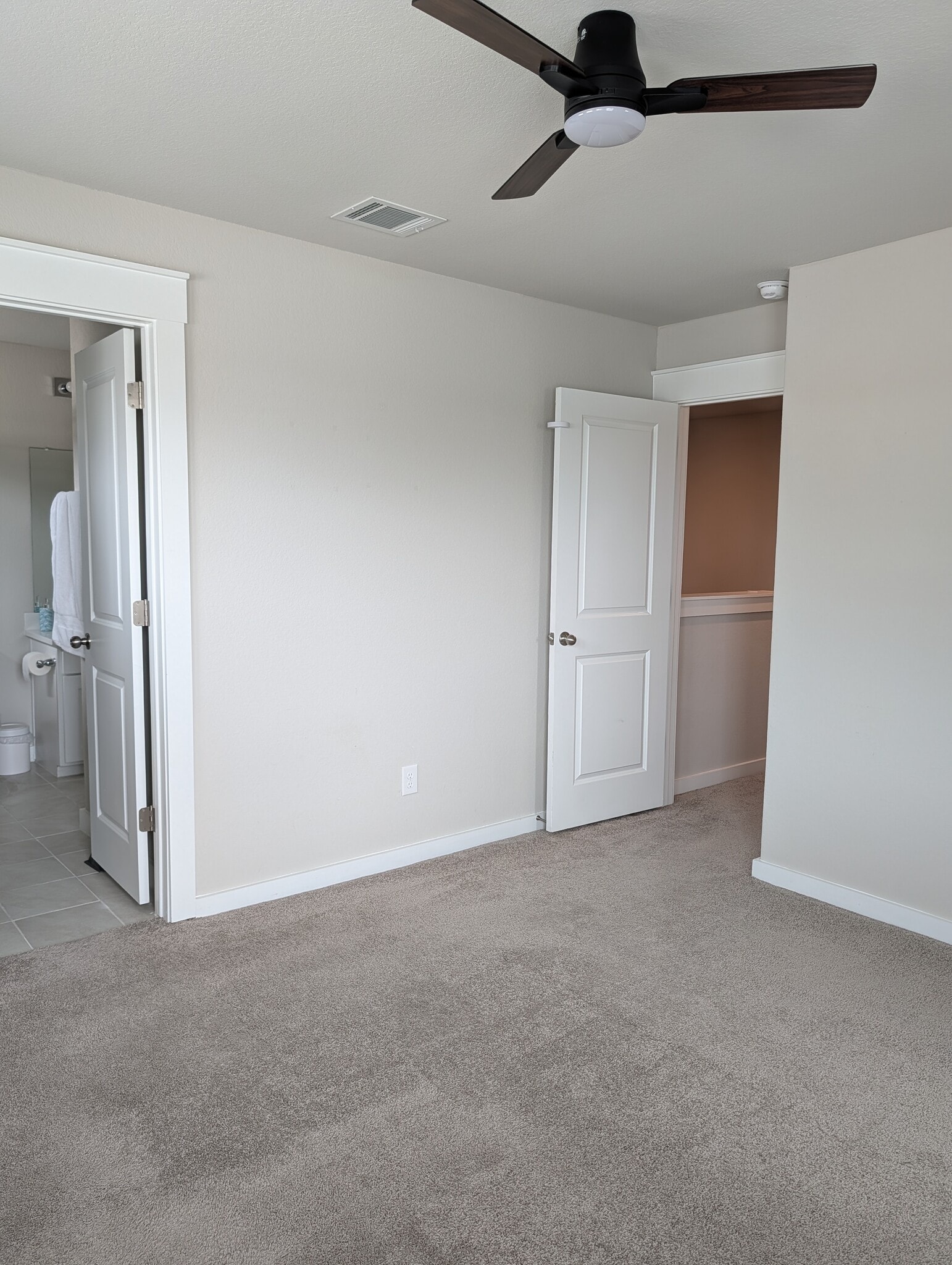 Building Photo - 2316 Calvert Dr