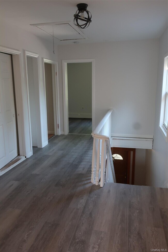Building Photo - 9 Conklin Ln