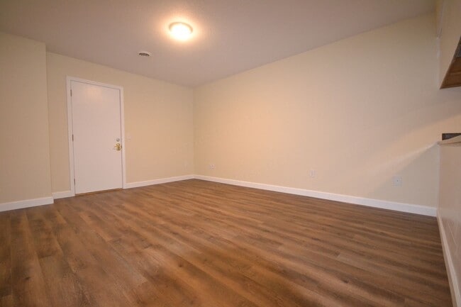 Building Photo - Bearcat Apartment