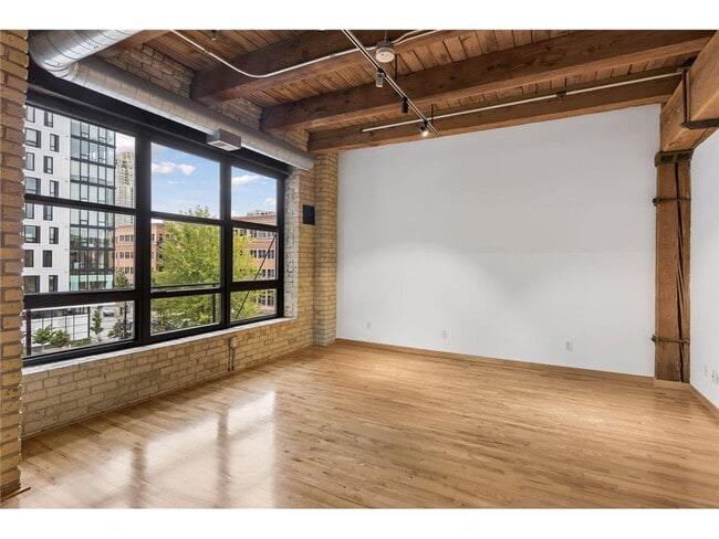 Building Photo - 607 Washington Ave S