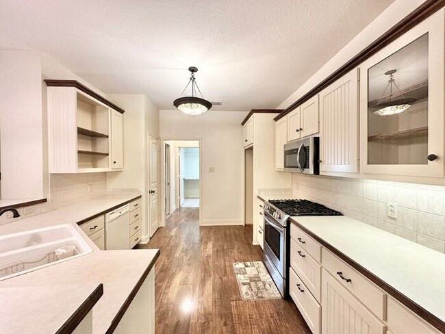 Building Photo - Coming Soon! Show Stopping Home in Flint!