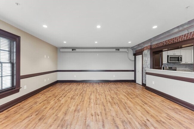 Building Photo - 6 Main St Ext