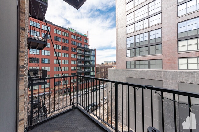 Building Photo - 106 N Aberdeen St