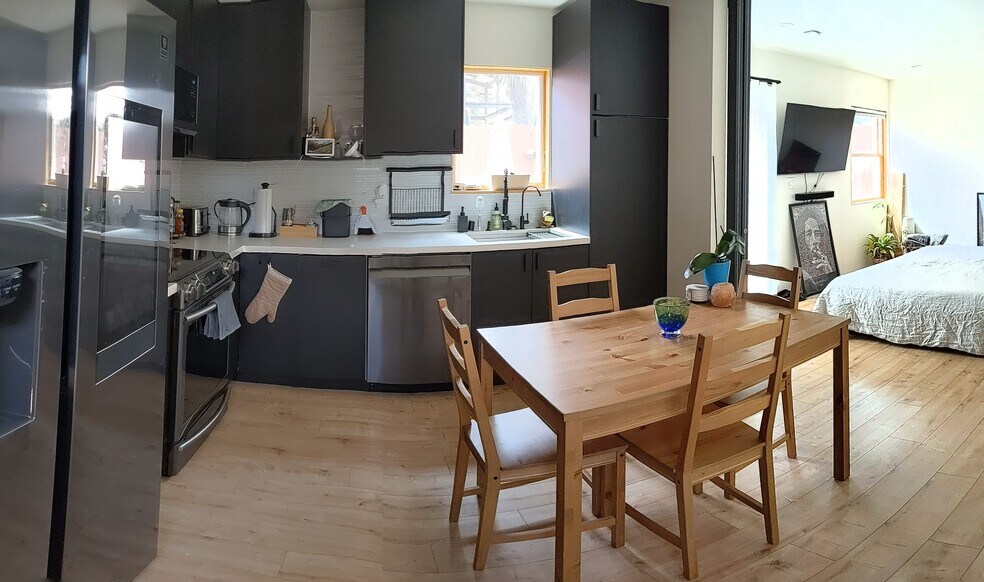 Building Photo - 820 46th St