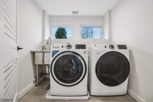 Building Photo - 30 Hemlock Terrace