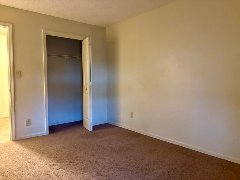Bedroom off of hallway near kitchen - 208 Quarter Trl