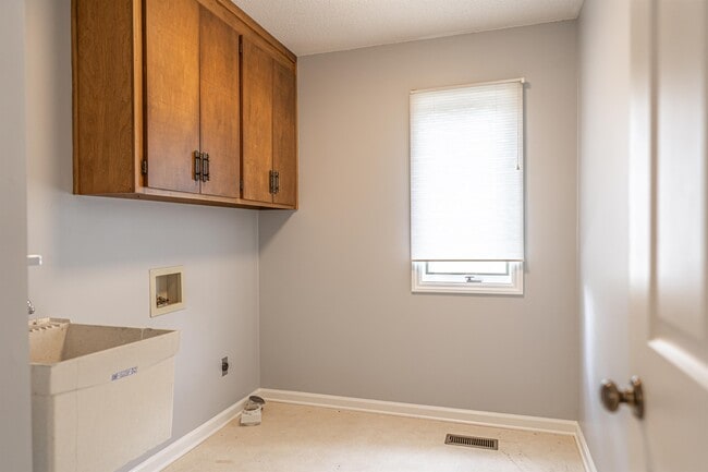 Building Photo - 4 Harness Pl