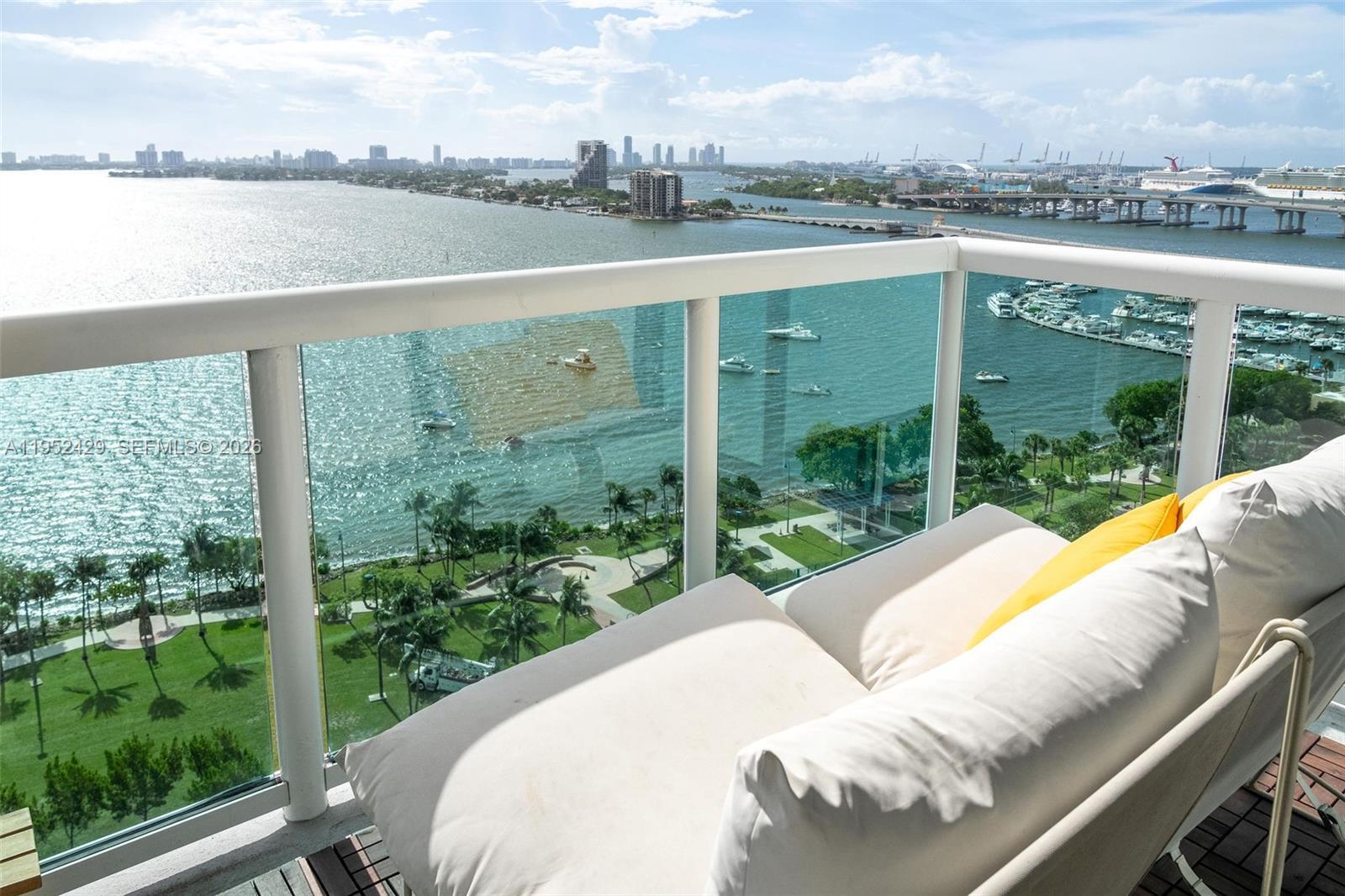 Building Photo - 1800 N Bayshore Dr