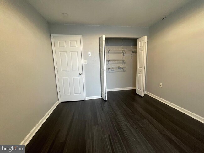 Building Photo - 3245 Rio Dr