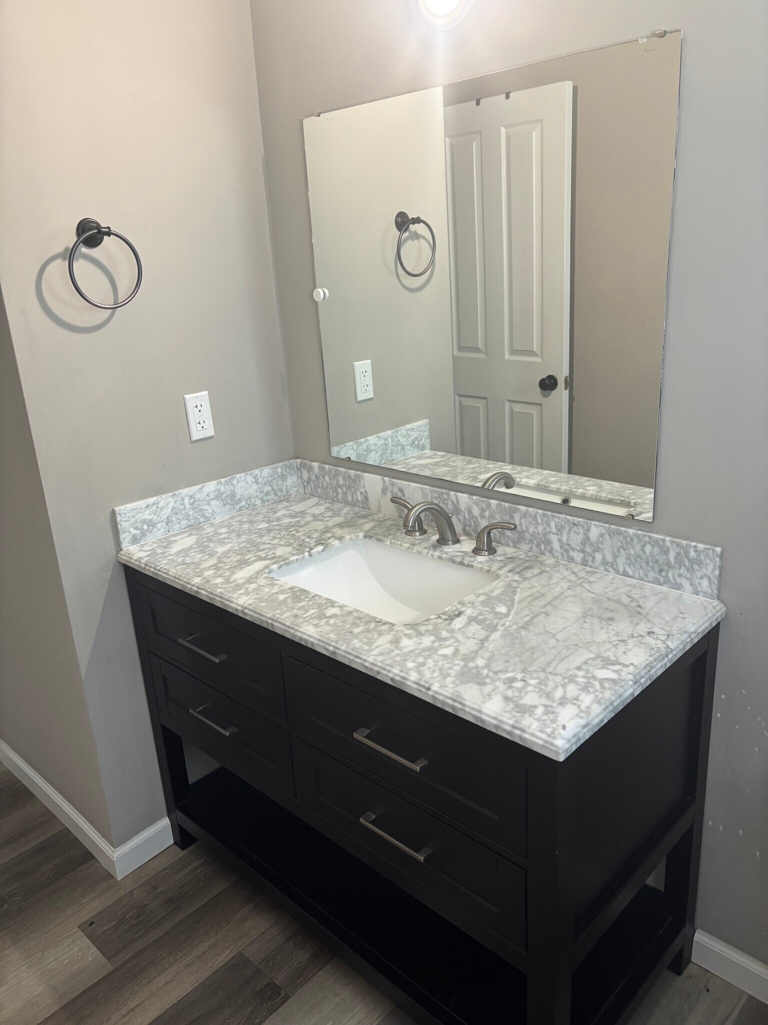 Building Photo - 1611 Briarwood Dr