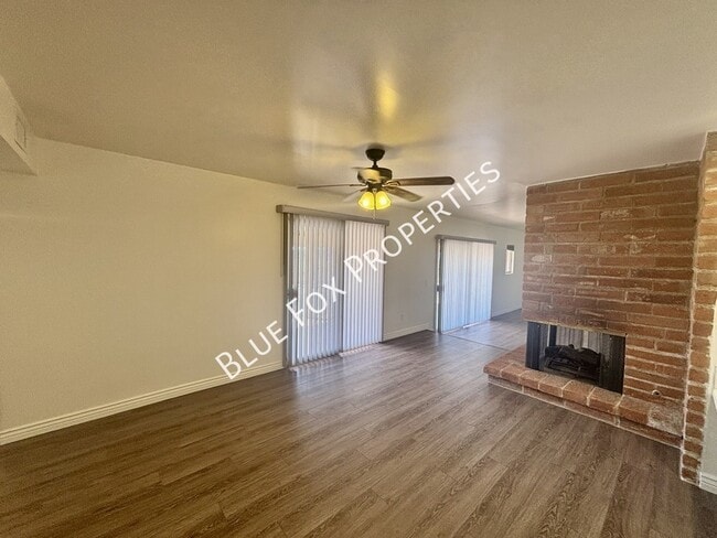 Building Photo - 900 E Vía Lucitas