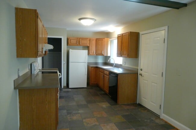 Building Photo - Royal Oak Two Bedroom / One Bathroom Brick Ranch on Large Fenced Lot