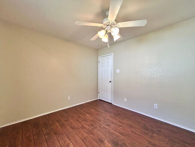 Building Photo - 3 Bed | 2 Bath – Cozy One-Level Home with ...