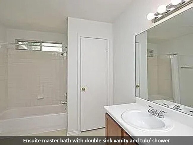 Building Photo - 17204 Ardisia Dr