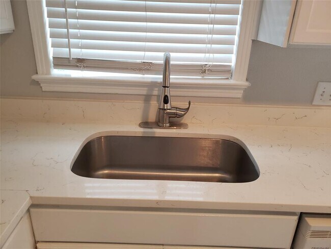 Building Photo - 6202 Gaston Ave