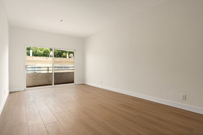 Building Photo - 1315 S Saltair Ave