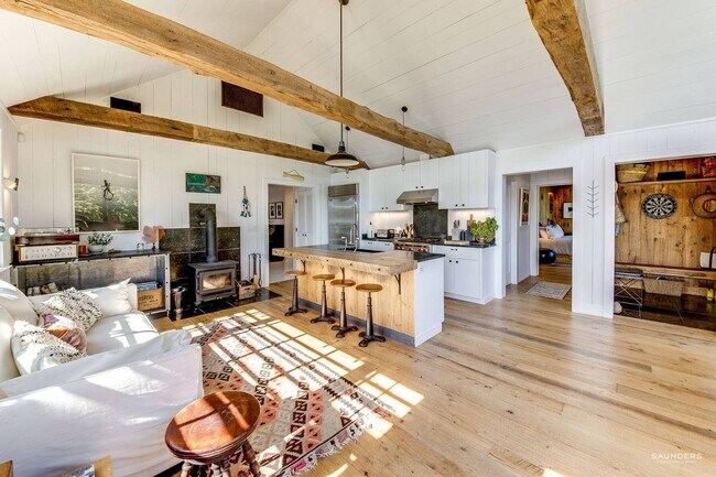 Building Photo - 8 Chequit Ave