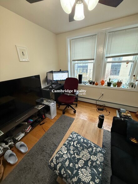 Building Photo - 1010 Cambridge St