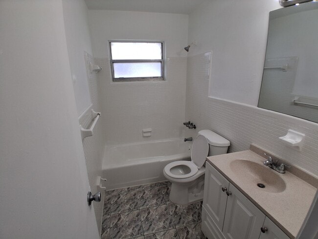 Building Photo - 4130 SW 24th Ct