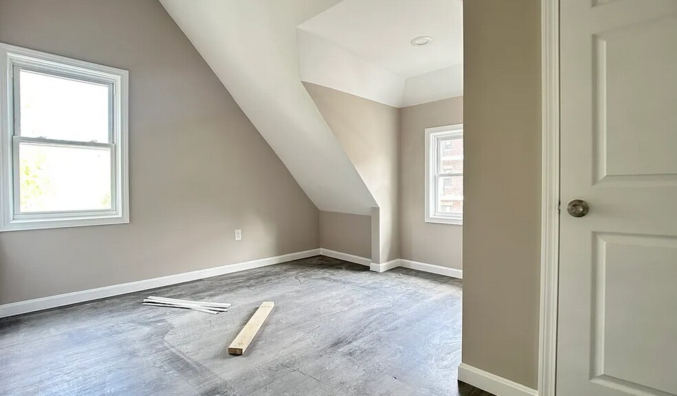 Building Photo - 16 Long Ave