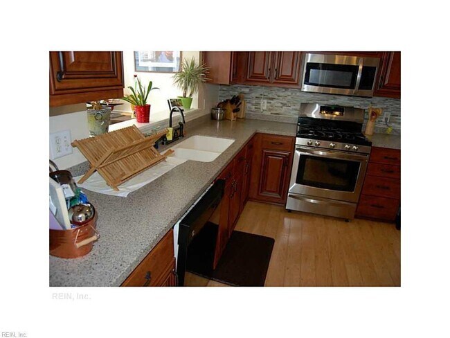 Building Photo - LAKE FRONT CONDO