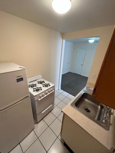 Building Photo - 72 Hyde St