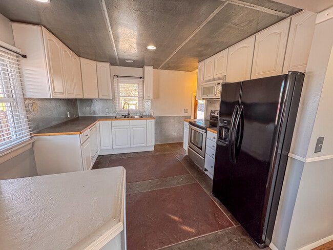 Building Photo - 702 Melton St