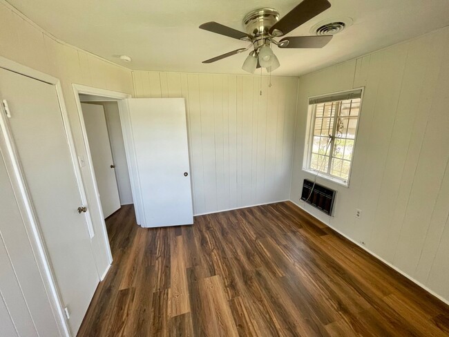Building Photo - 3 Bedroom in Pearl Ms!