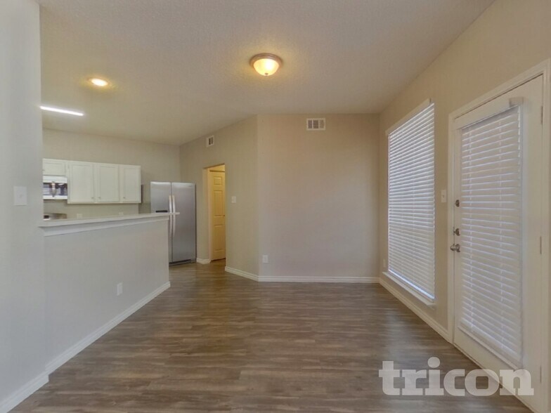 Building Photo - 1233 Clear Creek Dr