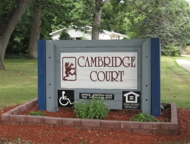 Building Photo - 305 S Walnut St