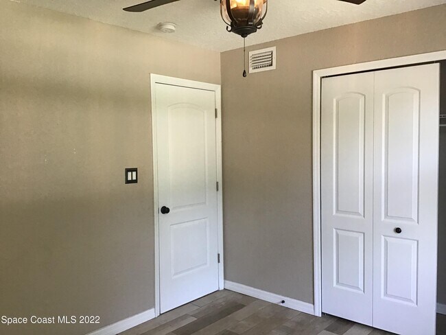 Building Photo - 2859 Kingston Ln