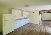 Building Photo - 156 Main St