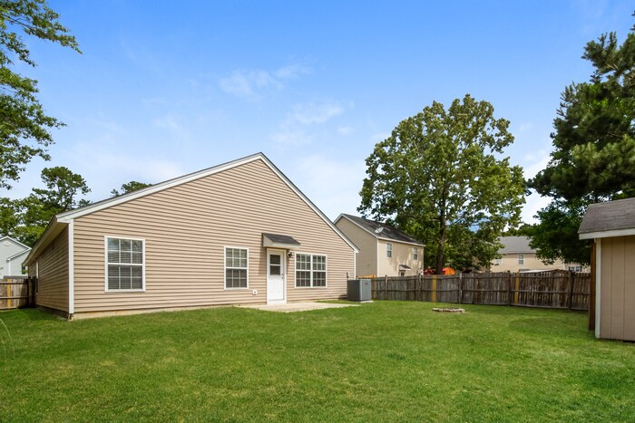 Building Photo - 324 Cohen Cir
