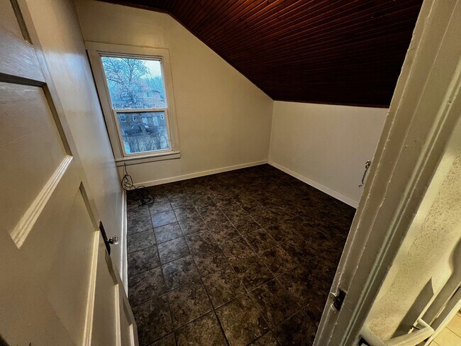 Building Photo - 1467 90th Ave W