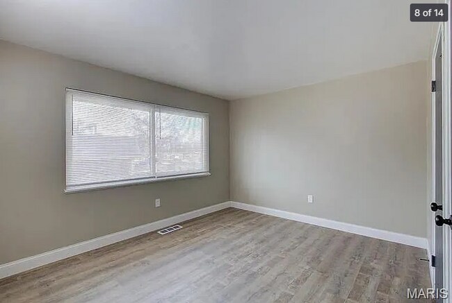 Building Photo - Easy Living in a Fresh Florissant Home
